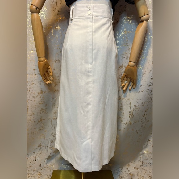 White High-Waisted Skirt with Button Detail - Picture 2 of 4